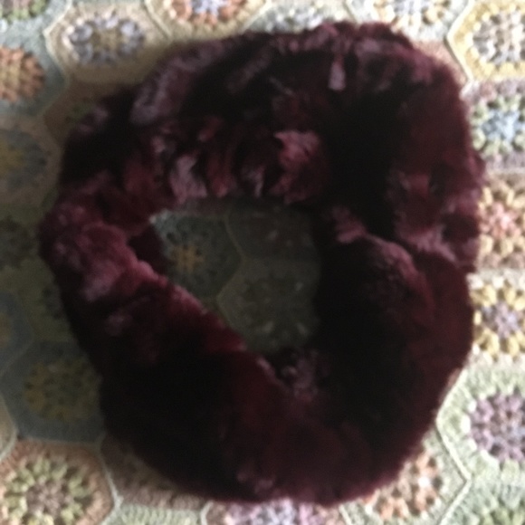New SURELL Rex Rabbit Burgundy Fur Infinity Stretch Scarf - Picture 2 of 4